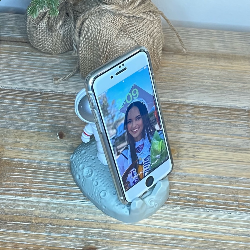 Fun Astronaut Phone Holder. In Silver Visor. New in Box. - Picture 3 of 8